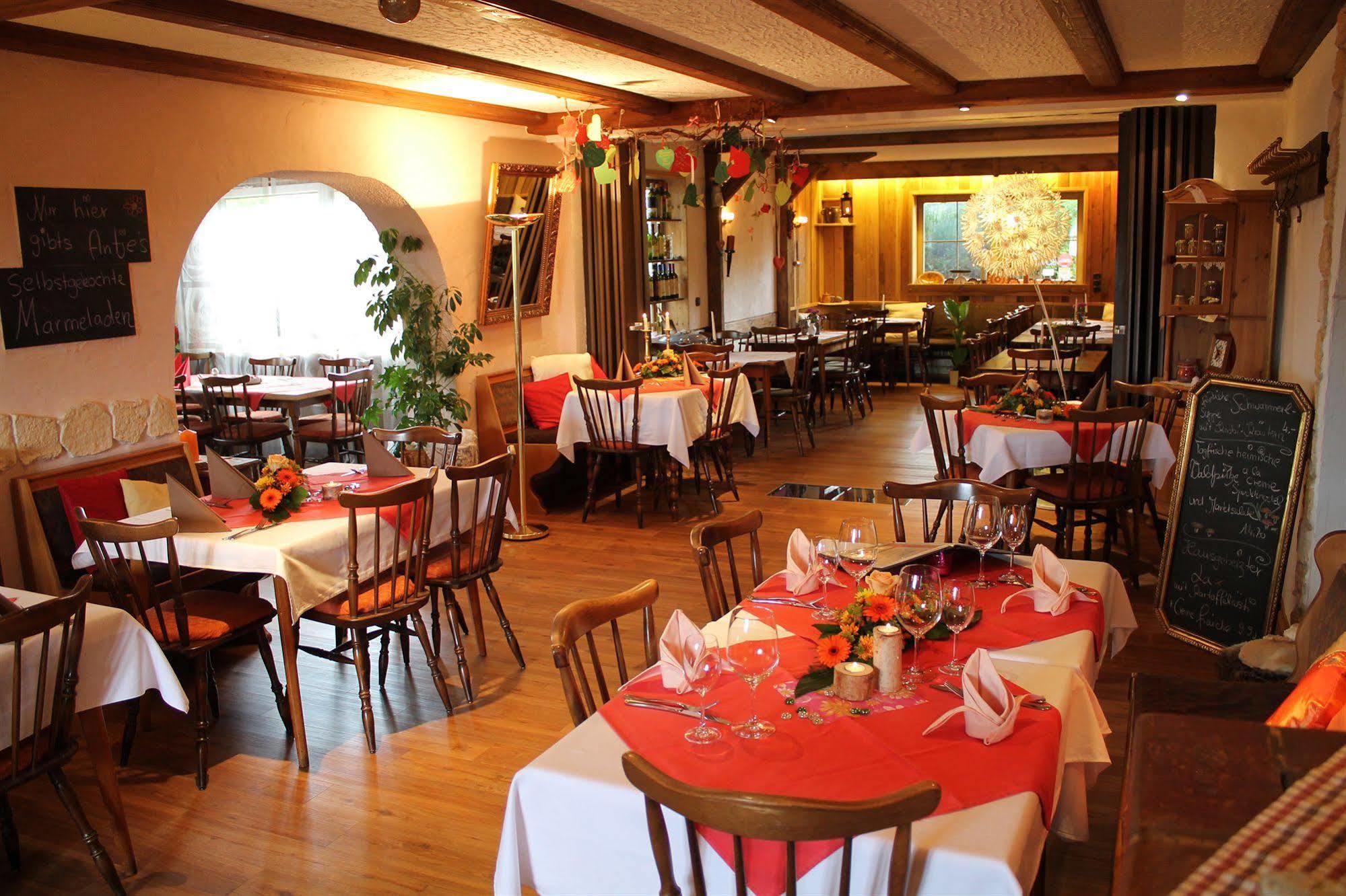 Antjes Schmankerlhotel Und Restaurant Tröstau Exterior foto